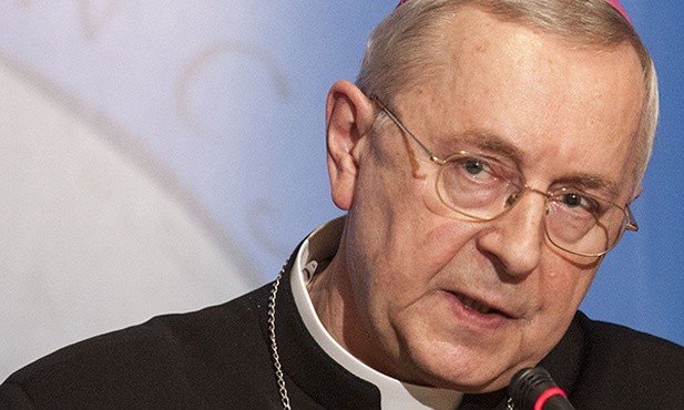 Abp Stanisław Gądecki jest od 12 marca br. przewodniczącym Konferencji Episkopatu Polski. Święcenia kapłańskie przyjął w 1973 r., sakrę biskupią otrzymał w 1992 r., od 2002 r. jest metropolitą poznańskim. Jest członkiem Rady Stałej Episkopatu Polski, przewodniczącym Komisji Duszpasterstwa, członkiem Komisji Wspólnej Rządu RP i Konferencji Episkopatu Polski, przewodniczącym Rady Programowej Katolickiej Agencji Informacyjnej. Ma 65 lat.