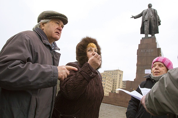 – Niech Polska i NATO dadzą nam spokój – mówią  zwolennicy „federalizacji” (czyt. zjednoczenia z Rosją)  pod pomnikiem Lenina 