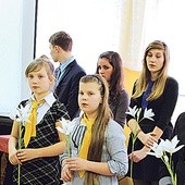 Podczas konferencji młodzież z Łukty zaprezentowała widowisko artystyczno-muzyczne przygotowane przez Ewę Kotwicką 