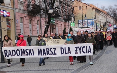 Uczestnicy V Marszu Dla Życia przeszli ul. Żeromskiego