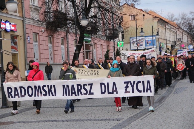 Uczestnicy V Marszu Dla Życia przeszli ul. Żeromskiego