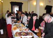 Poczęstunek dla ponad 100 sołtysów przygotowała młodzież z ZSP w Głuchowie
