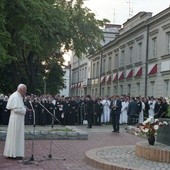 W czasie IV pielgrzymki do ojczyzny 7 i 8 czerwca 1991 r. Jan Paweł II przebywał w Płocku. Papieska katecheza i modlitwa była wypowiedziana również przy pomniku abp. Antoniego Juliana Nowowiejskiego, w pobliżu seminarium duchownego