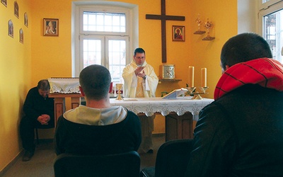 Obecność kapłana oraz sprawowane przez niego sakramenty przynoszą wiele nadziei osadzonym