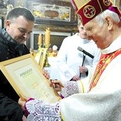 Biskup Ignacy Dec w Dniu Świętości Życia otrzymał tytuł „Ambasadora Życia i Rodziny” 