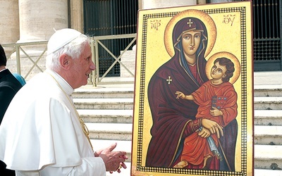Przed ikoną Salus Populi Romani Benedykt XVI, który przewodniczył ŚDM w Kolonii w 2005 r.