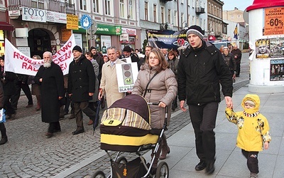 Wśród maszerujących były całe rodziny 