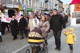 Wśród maszerujących były całe rodziny 