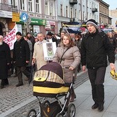 Wśród maszerujących były całe rodziny 