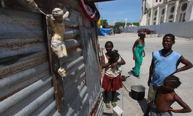 Haiti: Amerykanie odbudowują kościoły