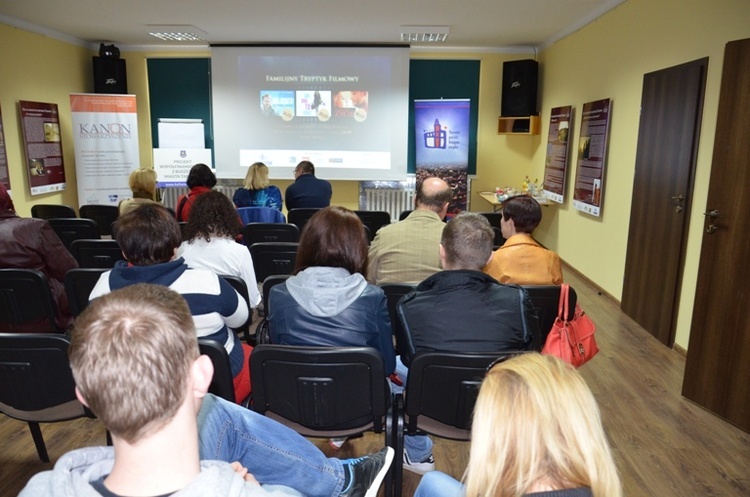 Projekcje odbywały się w Mościckim Ośrodku Szkoleniowo-Terapeutycznym 