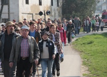 Idą w rocznicę śmierci Jana Pawła II