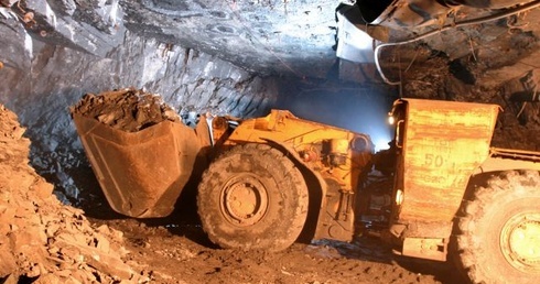 Skały przysypały górników