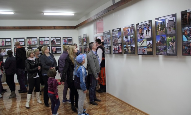 Wystawa prezentowana jest w Gminnym Ośrodku Kultury w Domaniewicach