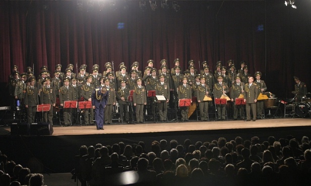 Chórzyści bez mundurów