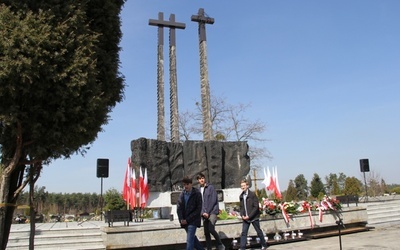 W hołdzie pomordowanym na Firleju
