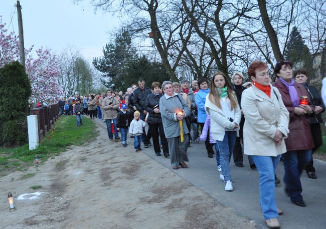 Z krzyżem przez wieś 