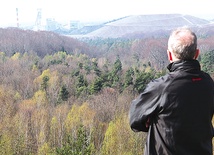 Widok z hałdy w Murckach na kopalnię „Boże Dary” w Kostuchnie