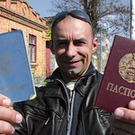  Aleksander z Rybnicy z paszportami mołdawskim i naddniestrzańskim 
