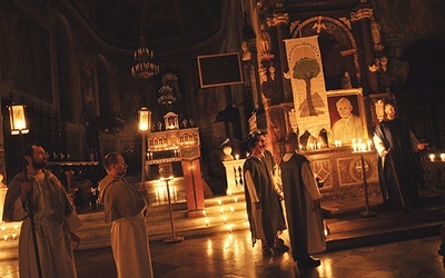  Pojmanie Chrystusa w Ogrodzie Oliwnym to jedna ze scen dramatu liturgicznego w wykonaniu Scholi Węgajty