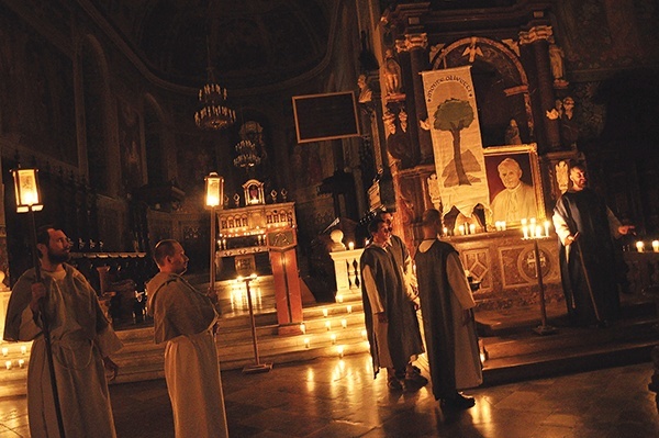  Pojmanie Chrystusa w Ogrodzie Oliwnym to jedna ze scen dramatu liturgicznego w wykonaniu Scholi Węgajty