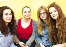 Od lewej: Viola, Marcella,  Ola i Zuza. Normalne uczennice z normalnej szkoły katolickiej
