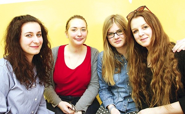 Od lewej: Viola, Marcella,  Ola i Zuza. Normalne uczennice z normalnej szkoły katolickiej