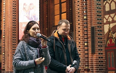  Iwona i Marcin Ziemniewiczowie w gliwickiej katedrze