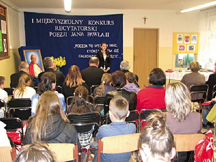  Konkurs poetycki odbył się w szkole w Mściowie