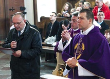  „Matko Kościoła! Zjednocz nas wszystkich nie tylko wokół zabiegania o powszedni chleb, bardziej jeszcze zjednocz nas w trosce o miejsce Boga w nas i pośród nas” – fragment zawierzenia