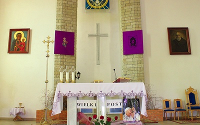 Ołtarz kościoła pw. św. Brata Alberta w Kętrzynie 