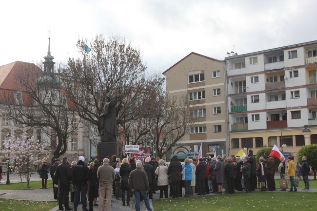 Kolejna rocznica, kolejne hasła