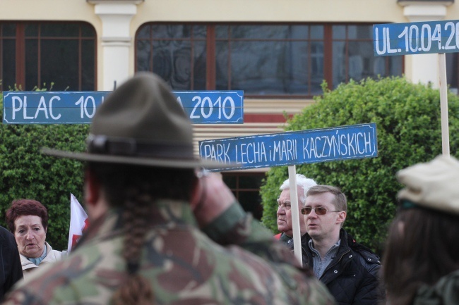 Kolejna rocznica, kolejne hasła