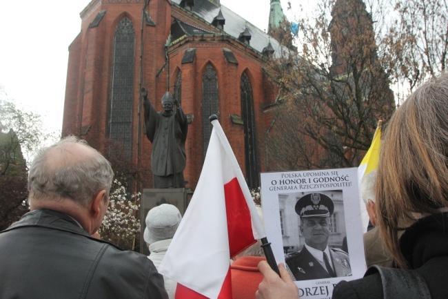 Kolejna rocznica, kolejne hasła