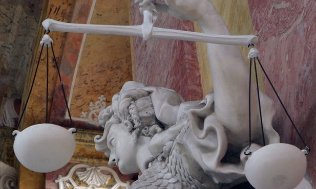 Sędziowie zastępują parlament 