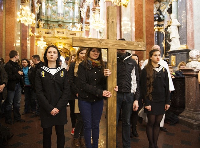 Pielgrzymka maturzystów cz. 1