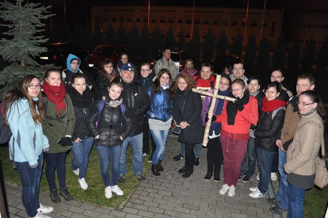 31 osób wyruszyło w nocnej pielgrzymce pokutnej do sanktuarium maryjnego w Kępie Polskiej