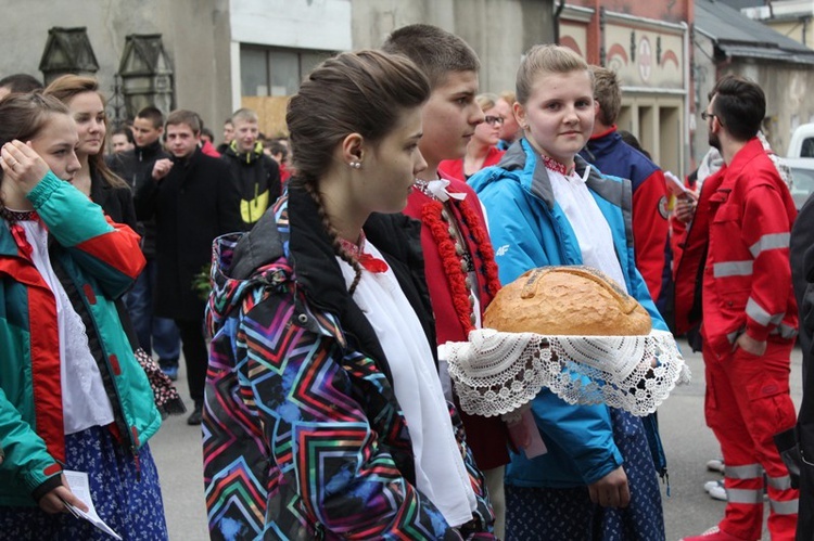 Niedziela Palmowa Młodych: procesja do katedry - cz. 1