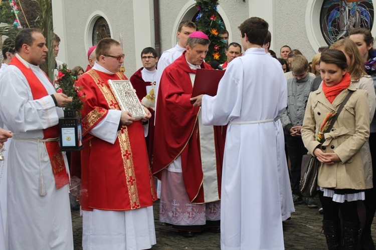 Niedziela Palmowa Młodych: procesja do katedry - cz. 1