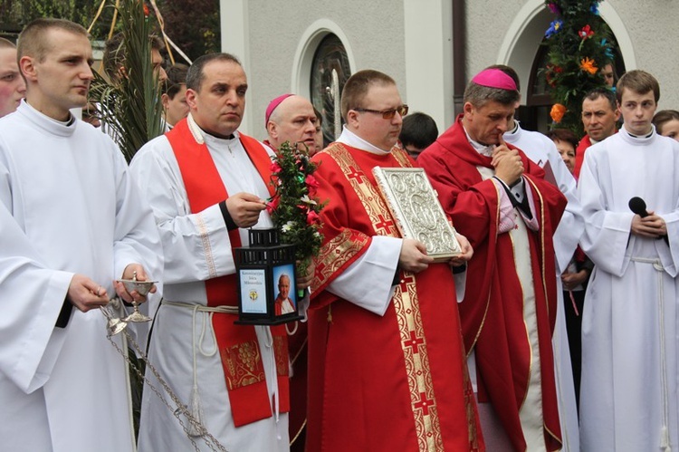 Niedziela Palmowa Młodych: procesja do katedry - cz. 1