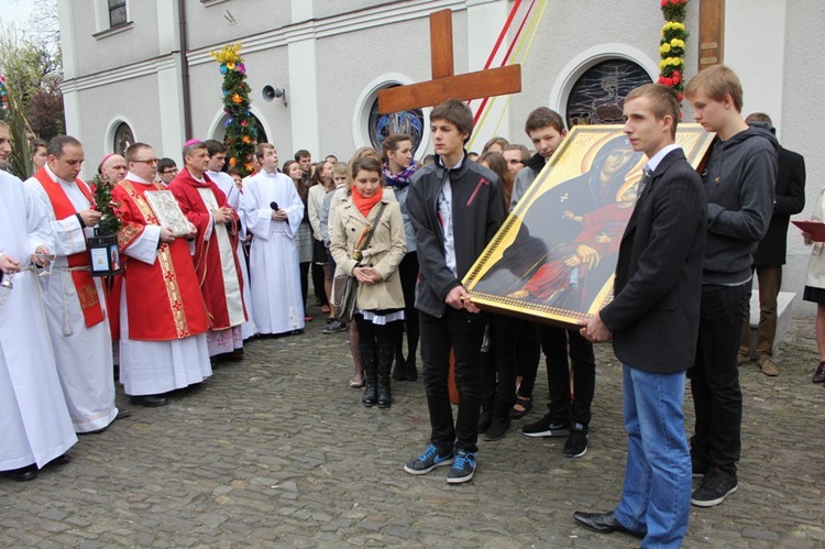 Niedziela Palmowa Młodych: procesja do katedry - cz. 1