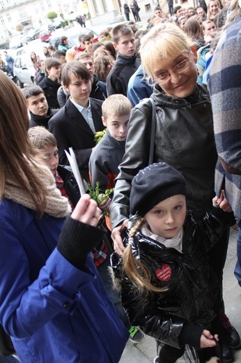 Niedziela Palmowa Młodych: procesja do katedry - cz. 2