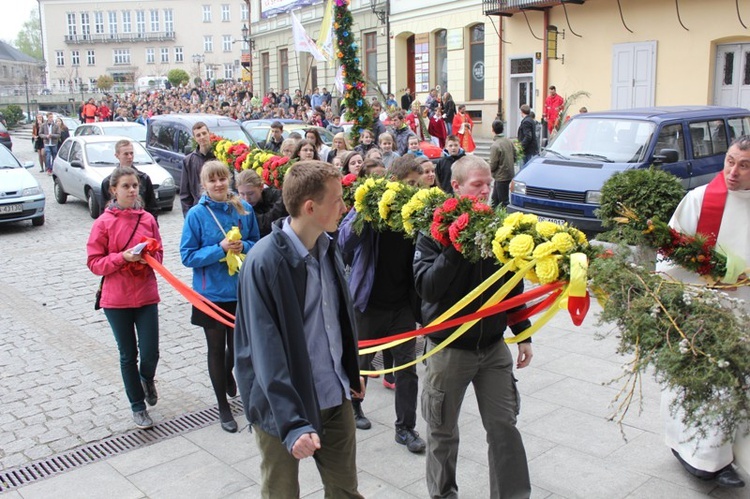 Niedziela Palmowa Młodych: procesja do katedry - cz. 2