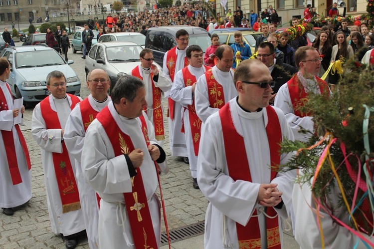 Niedziela Palmowa Młodych: procesja do katedry - cz. 2