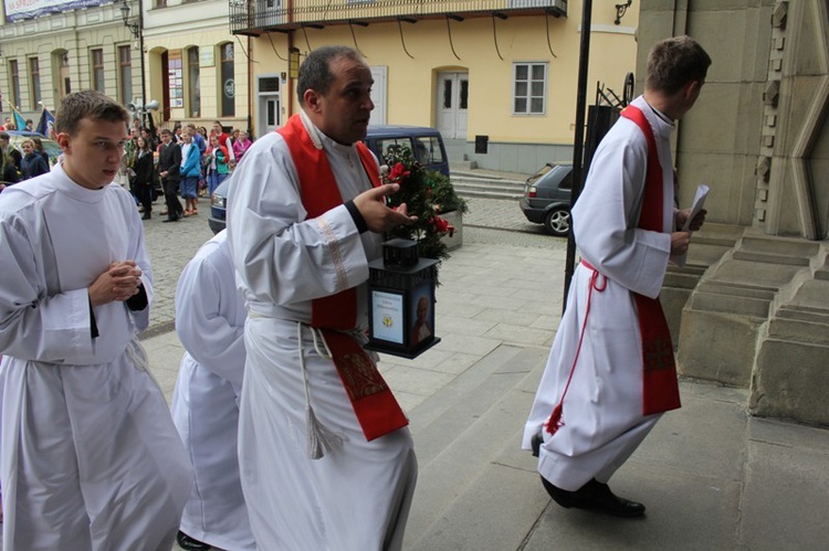 Niedziela Palmowa Młodych: procesja do katedry - cz. 2