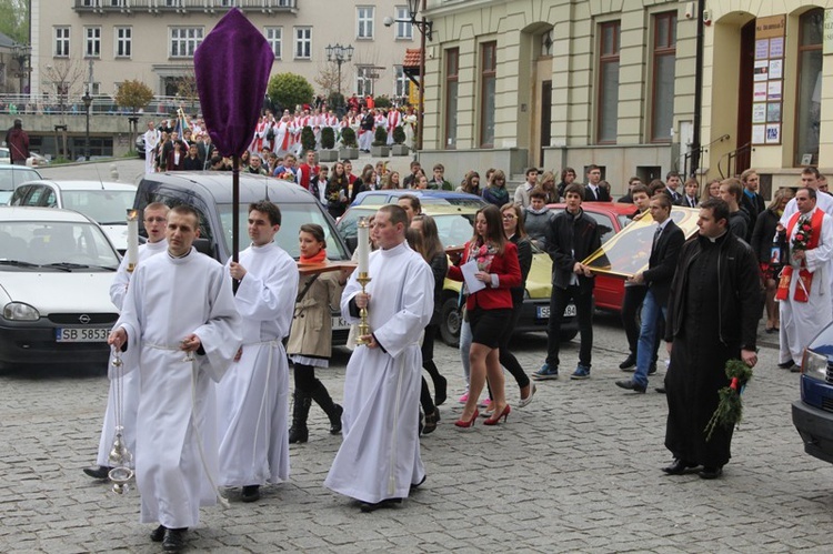 Niedziela Palmowa Młodych: procesja do katedry - cz. 2