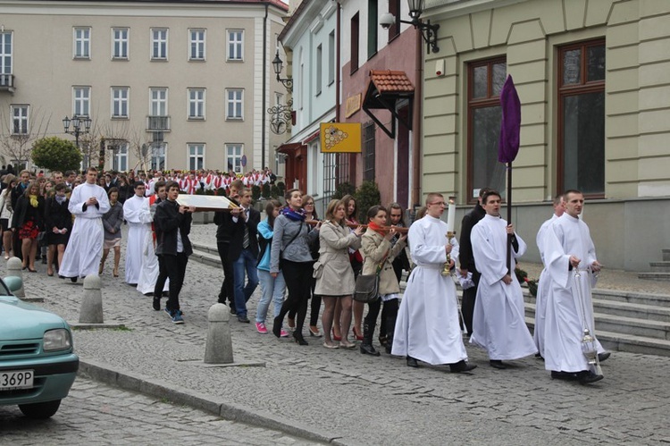 Niedziela Palmowa Młodych: procesja do katedry - cz. 2