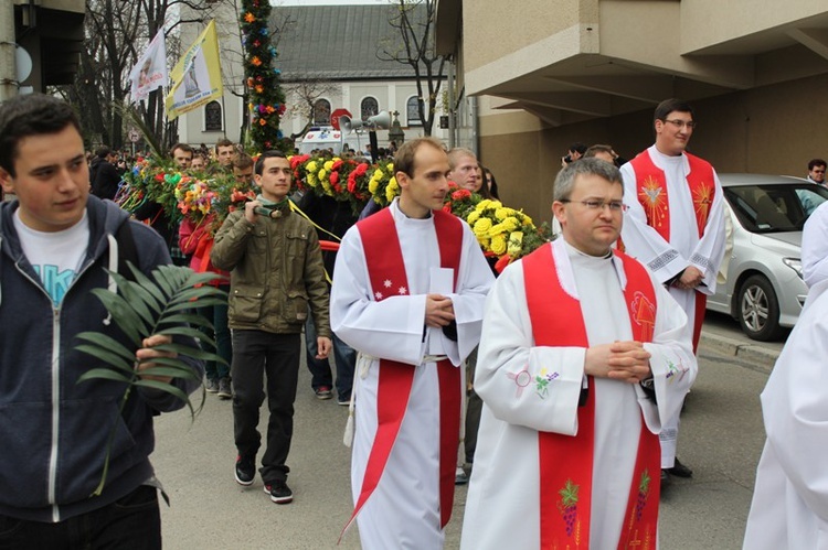 Niedziela Palmowa Młodych: procesja do katedry - cz. 2