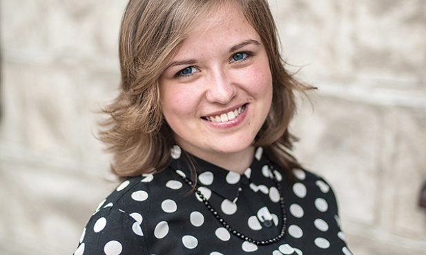  Aneta Kuropatwa pochodzi z Łęczycy, niewielkiej miejscowości w województwie łódzkim. Należy do grona kilku tysięcy stypendystów Fundacji „Dzieło Nowego Tysiąclecia”