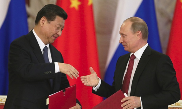 W pierwszą po wyborze zagraniczną podróż prezydent Chin Xi Jinping pojechał do Moskwy. Na zdjęciu z Władimirem Putinem na Kremlu po podpisaniu memorandum na dostawę rosyjskiego gazu do Chin